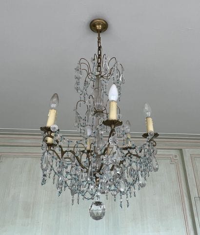Lustre en bronze, le fût à balustre de cristal,...