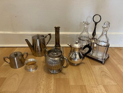 Set in silver-plated metal: a pourer and...