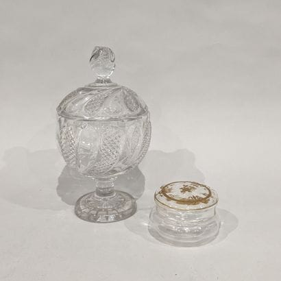 Drageoir sur piédouche en cristal, à décor...