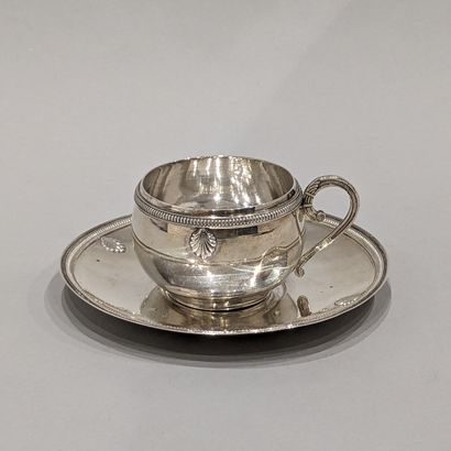Tasse et sa soucoupe en argent uni (925),...