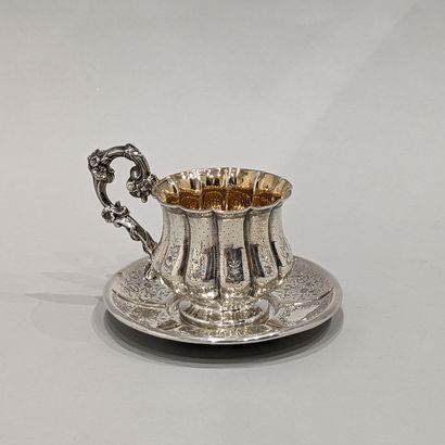 Tasse et sa soucoupe en argent (925), le...