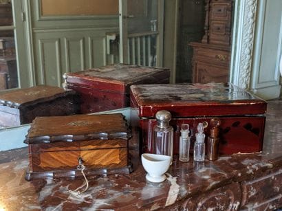 Petit coffret en palissandre, les bordures...