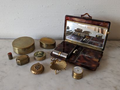 Bibelots : nécessaire de beauté façon écaille...