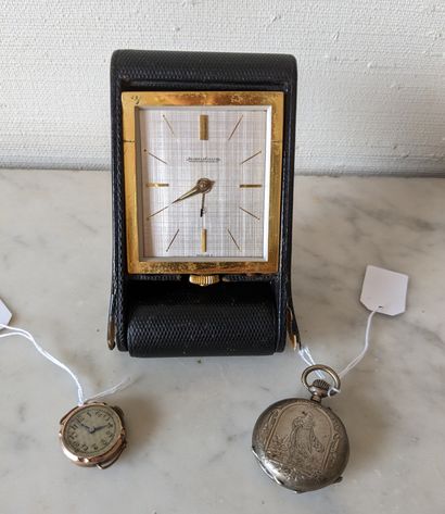 Ensemble de bibelots : réveil de voyage Jaeger-LeCoultre...