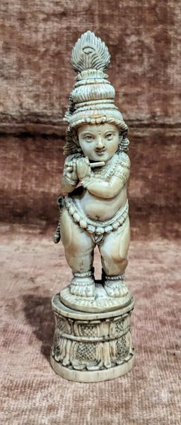 Statuette de Krishna enfant jouant de la...