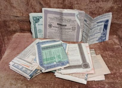 Lot d'anciens bons et titres russes.