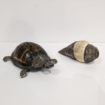 Coquillage à monture en argent (800), à décor...