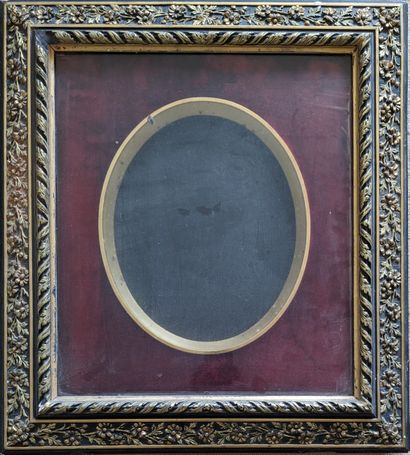 Paire de cadres rectangulaires en bois sculpté...