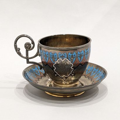Tasse et sa soucoupe en argent (925), à décor...