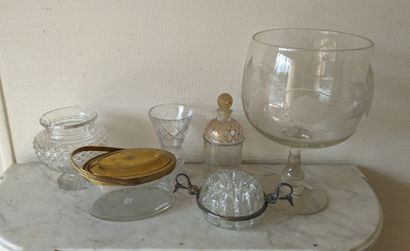 Cristal ou verre : vases facettés, pique-fleurs,...