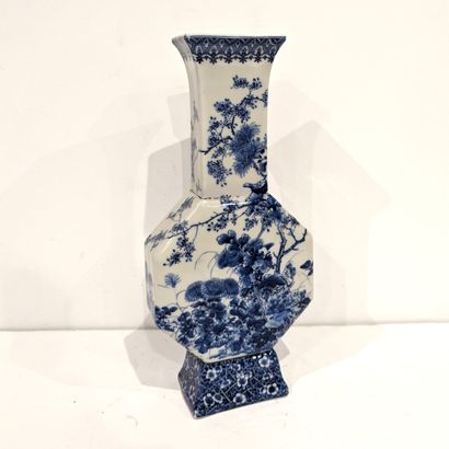 Extrême-Orient. Vase de forme balustre à...