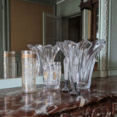 Bibelots : vase en cristal étiré de la manufacture...