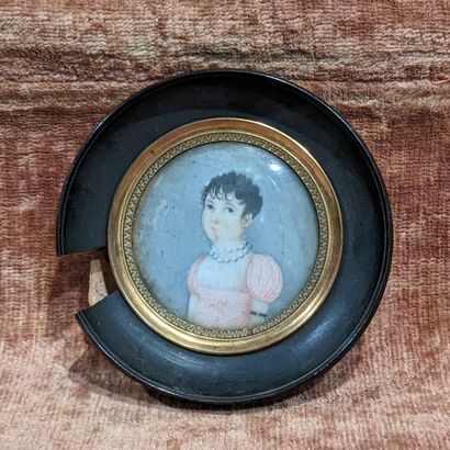 Miniature ronde représentant une jeune femme...