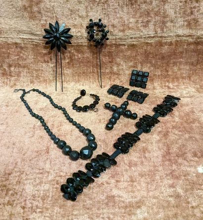 Petit ensemble de bijoux et épingles à chignon...