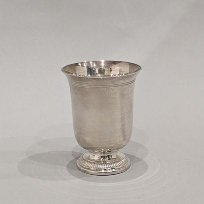 Timbale tulipe en argent uni (925), le piédouche...