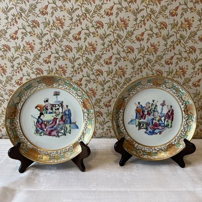 China, 19th century. Pair of porcelain plates...