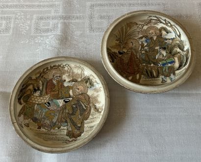 Round Satsuma earthenware box, decorated...
