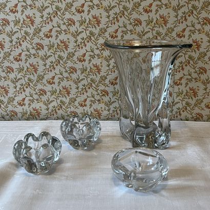 Crystal set: small polylobed ashtray signed...