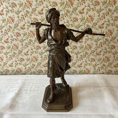 Emile PINEDO (1840-1916). Walking Arab. Bronze...