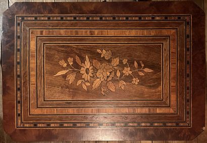 Veneered work table with inlaid decoration...