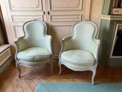 Pair of grey lacquered wood bergères carved...