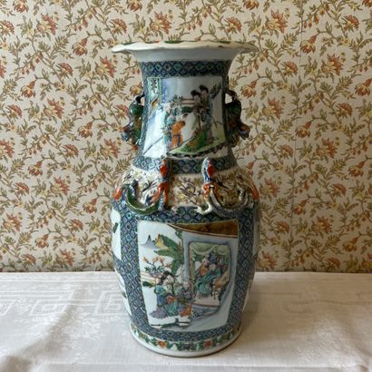 Porcelain vase decorated with figures in...