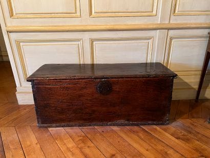 Rustic chest in patinated natural wood, top...