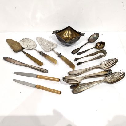 A lot of silver-plated metal: a pocket scoop,...