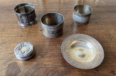 Set of silver napkin rings (925): one octagonal,...