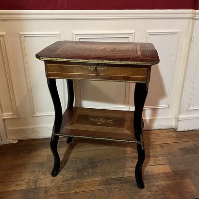 Veneered work table with inlaid decoration...