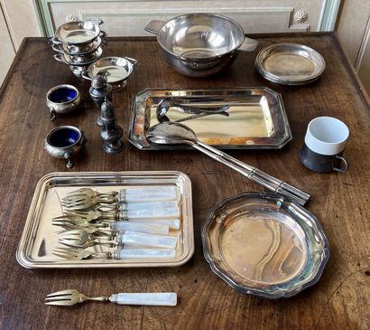 Silver-plated manette: platters, ear bowl,...