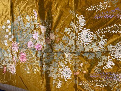 JAPON - Vers 1900. Ensemble de deux grands...