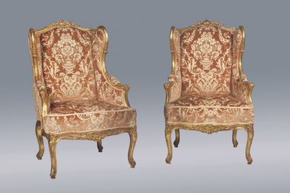 Paire de bergères à oreille en bois doré,...