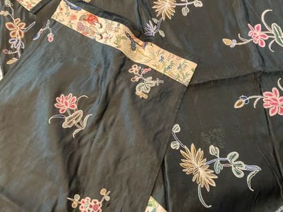 CHINE - XIXe siècle. Veste en soie noire...