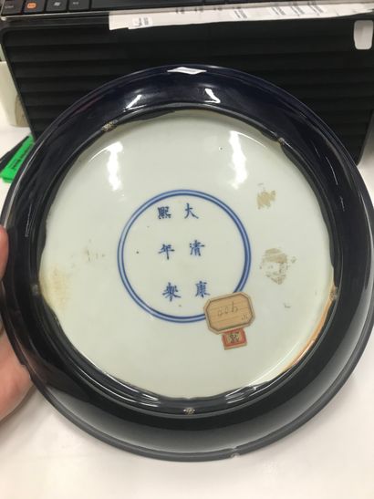 CHINE - Epoque KANGXI (1662-1722). Assiette...