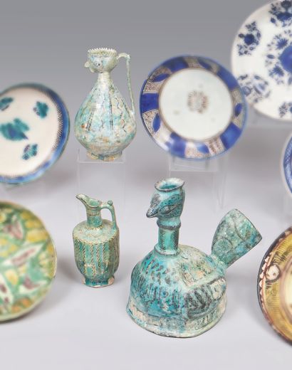 Iran médiéval. Ensemble en céramiques siliceuse...