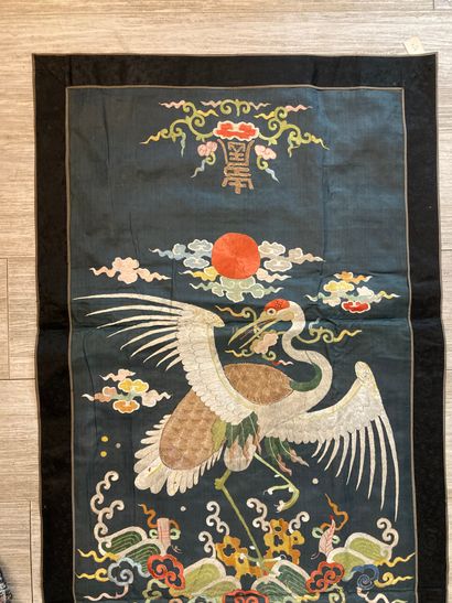 CHINE - XIXe siècle. Trois panneaux de décoration...