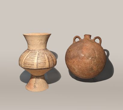Vase balustre en terre cuite, le col évasé,...