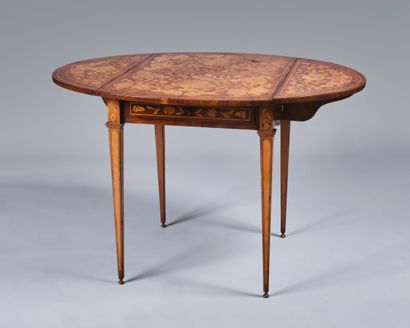 Table de salon en acajou blond marqueté de...