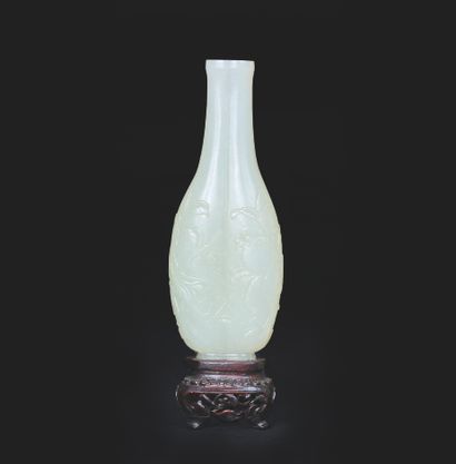 CHINE - XVIIIe siècle. Petit vase trilobé...