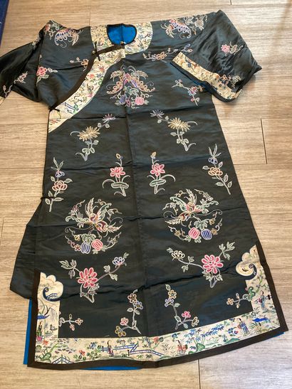 CHINE - XIXe siècle. Veste en soie noire...