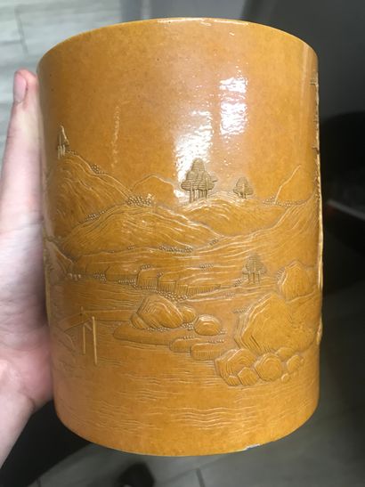 CHINE - XIXe siècle. Pot à pinceaux bitong...