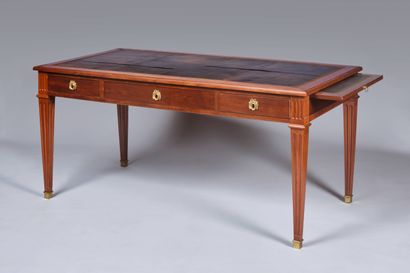 Bureau plat en acajou et placage d'acajou,...