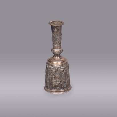 Silver hookah vase (800), the neck decorated...