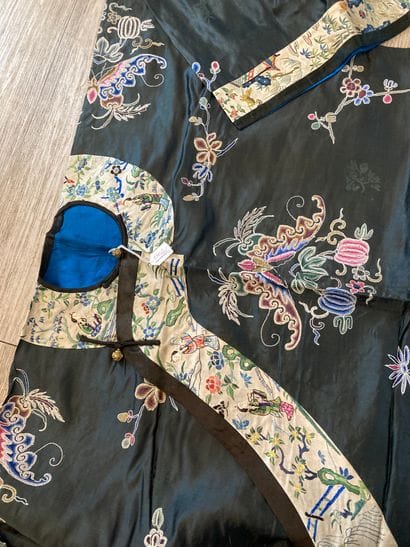 CHINE - XIXe siècle. Veste en soie noire...