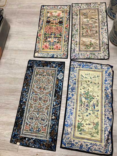 CHINE - XIXe siècle. Ensemble de quatre paires...