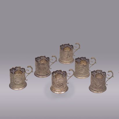 Suite de six montures de tasse en argent...