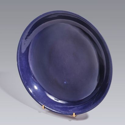 CHINE - Epoque KANGXI (1662-1722). Assiette...