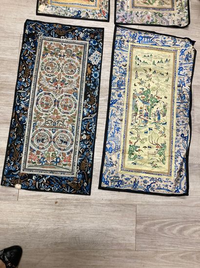CHINE - XIXe siècle. Ensemble de quatre paires...