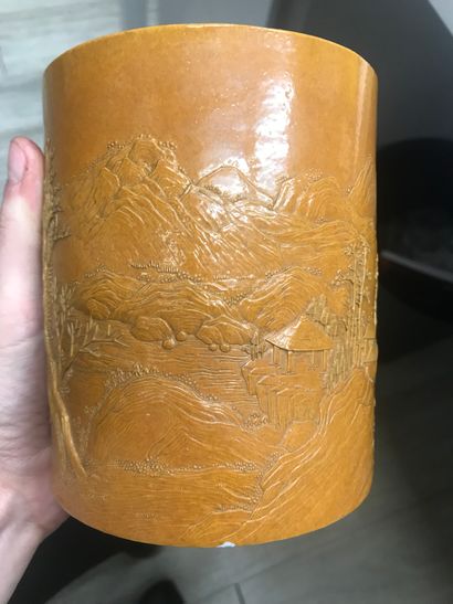 CHINE - XIXe siècle. Pot à pinceaux bitong...